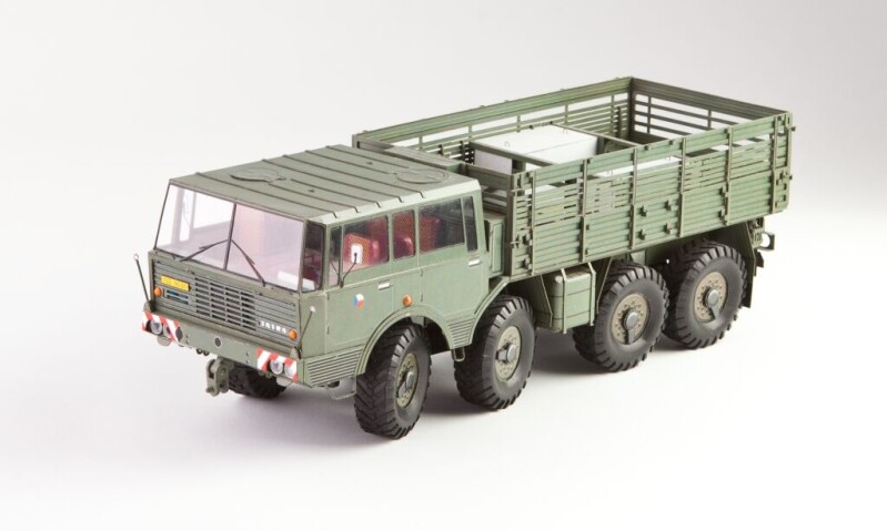 RW 83 Tatra 813 8x8 Kolos - armádní tahač