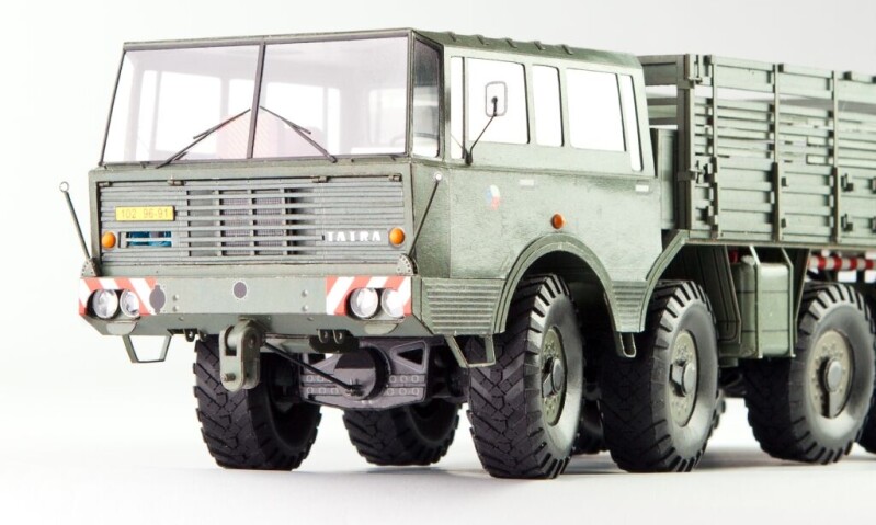 RW 83 Tatra 813 8x8 Kolos - armádní tahač