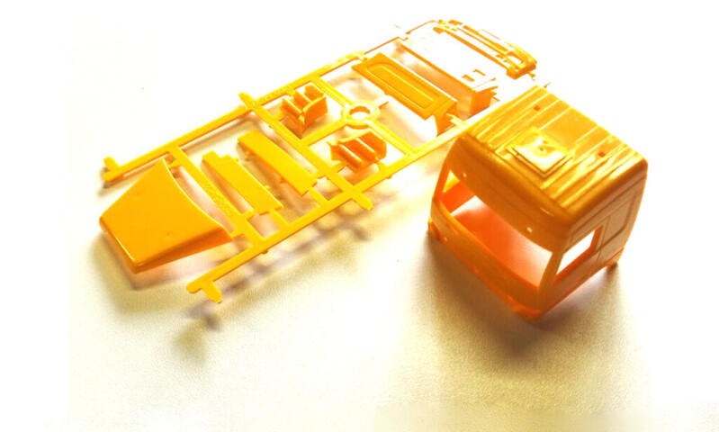 MS Mercedes Actros Kabina a kapotáž žlutá