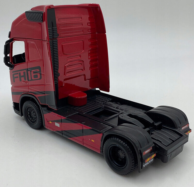 Bburago Volvo FH16 Globetrotter 750XXL s bagrom Volvo EC220E 1:43