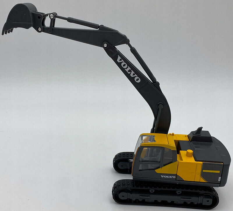 Bburago Volvo FH16 Globetrotter 750XXL s bagrom Volvo EC220E 1:43