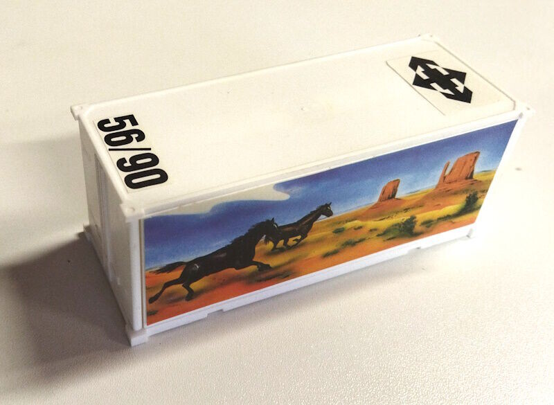 Kontejner bílý s polepama