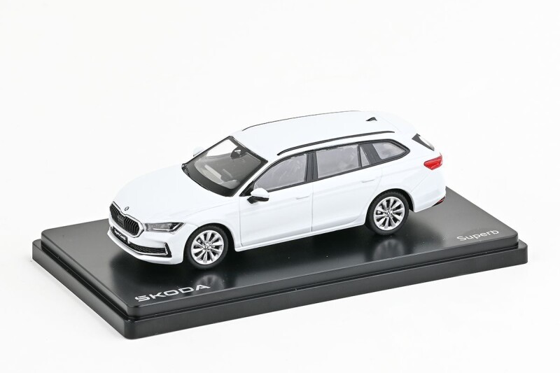 Abrex Škoda Superb IV Combi 1:43 Bílá Purity