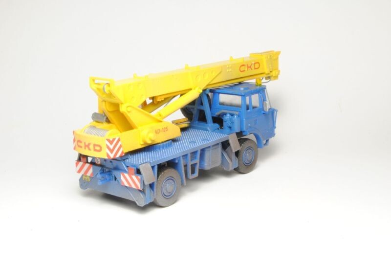 SDV Tatra 813 4×4 AD125 1:87 modrá