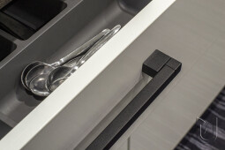 Úchytka Resina Černá matná