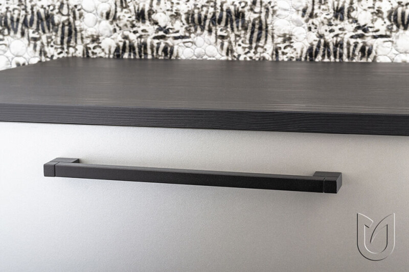 Úchytka Resina Černá matná